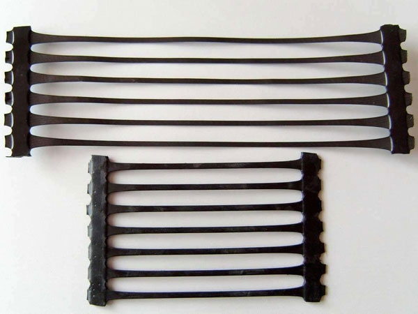 One-way plastic geogrid