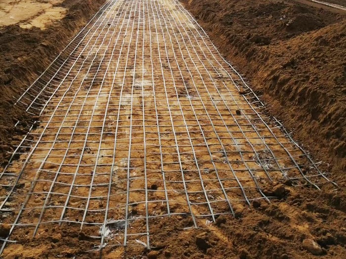 Steel plastic geogrid