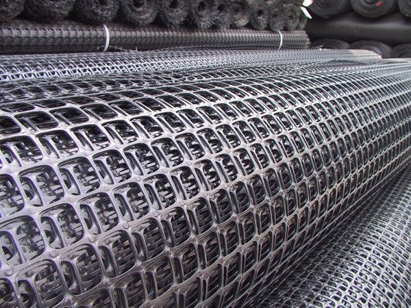 Biaxially stretched plastic geogrid